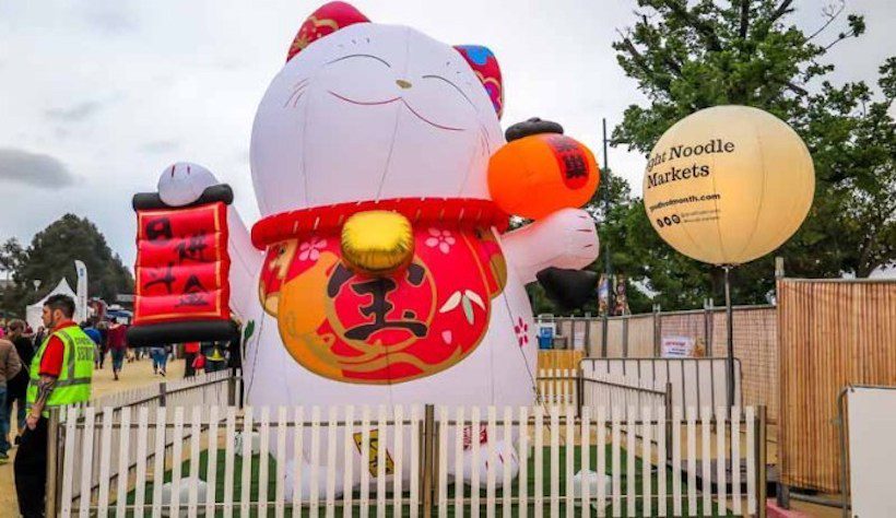 Big inflatable cat at the Night Noodle Markets.