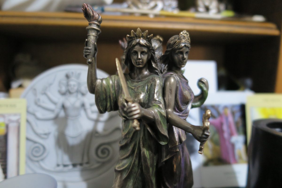 Altar statue of Hecate