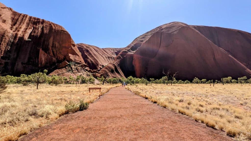 A path leading to Uluru.