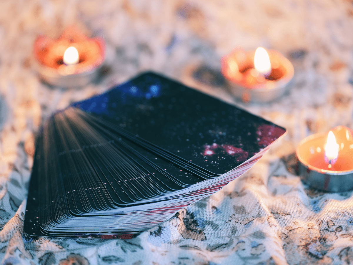 Tarot cards and tealights.