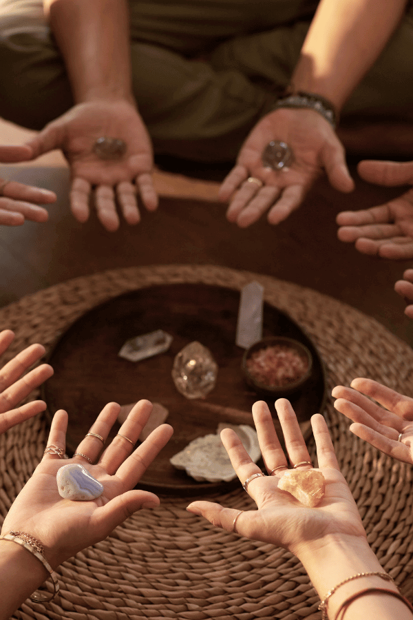 A grup of poeple holding crystals in their hands.